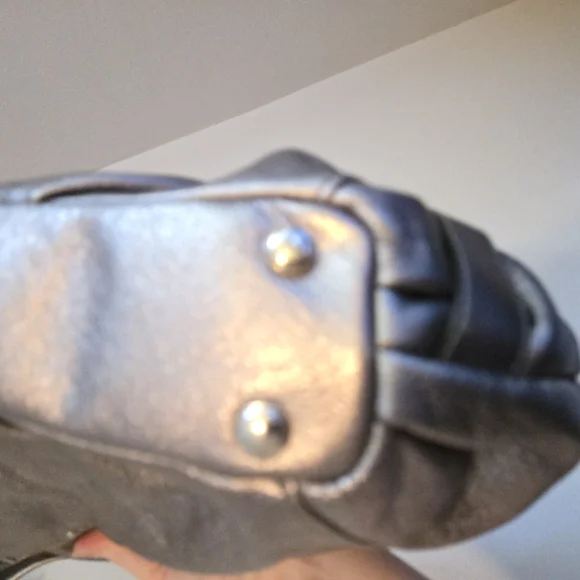 B. Makowsky Silver Shoulder Bag with Versatile Design - Picture 9 of 9